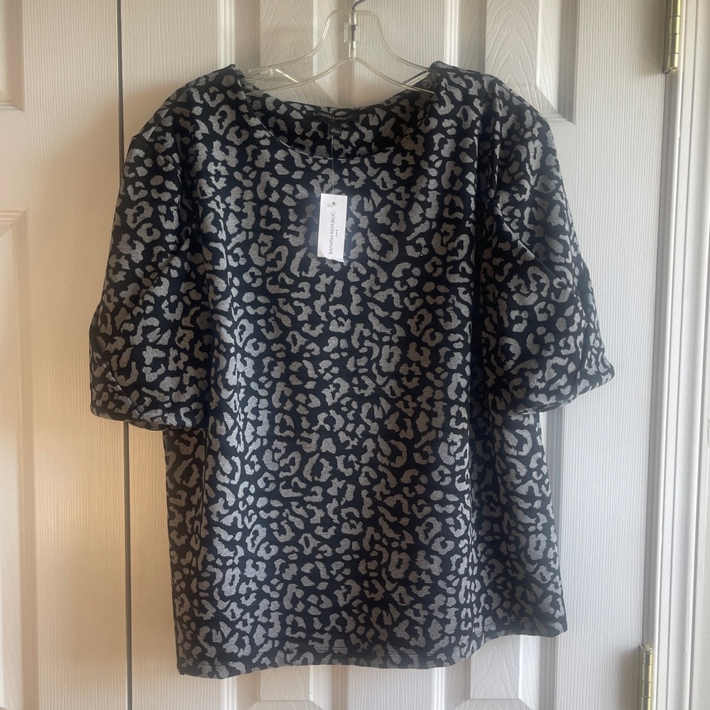NWT Banana Republic Size Large Black and Gray Leopard Print Top